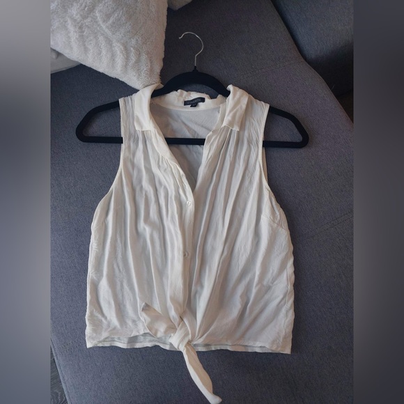 White summer blouse - Picture 4 of 4